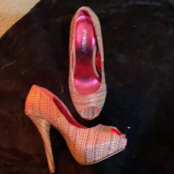 Brand new fun heels - Picture 2 of 3